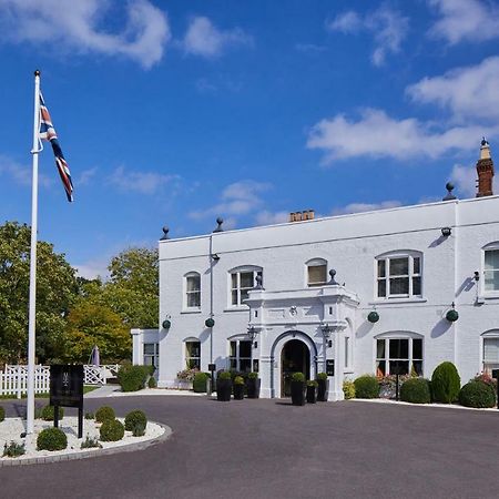 Worldhotels Distinctive Woughton House Hotel Милтон-Кейнс Экстерьер фото