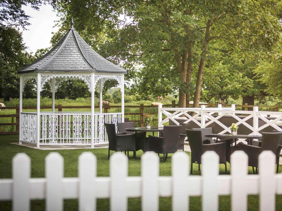 Worldhotels Distinctive Woughton House Hotel Милтон-Кейнс Экстерьер фото