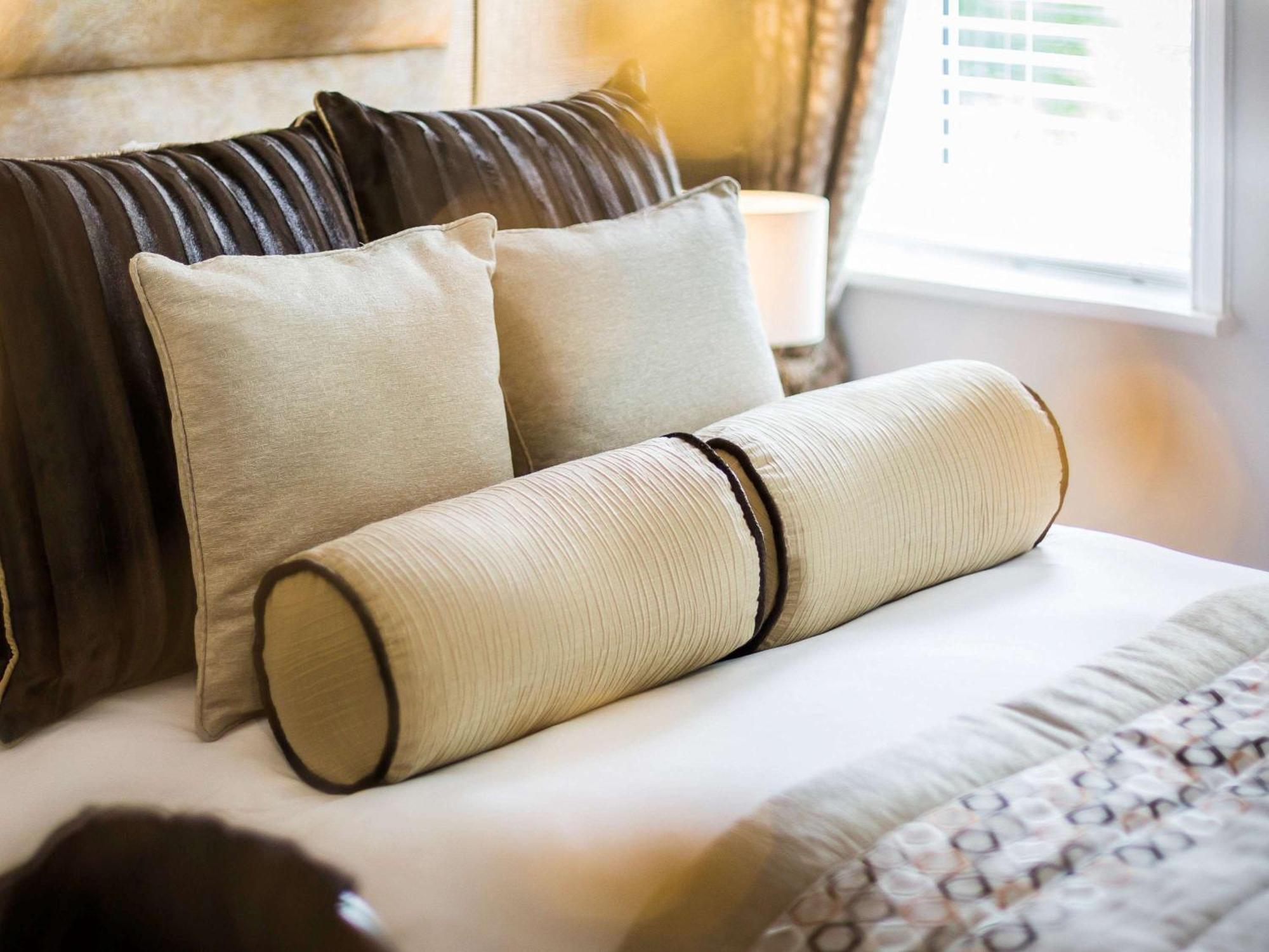 Worldhotels Distinctive Woughton House Hotel Милтон-Кейнс Экстерьер фото