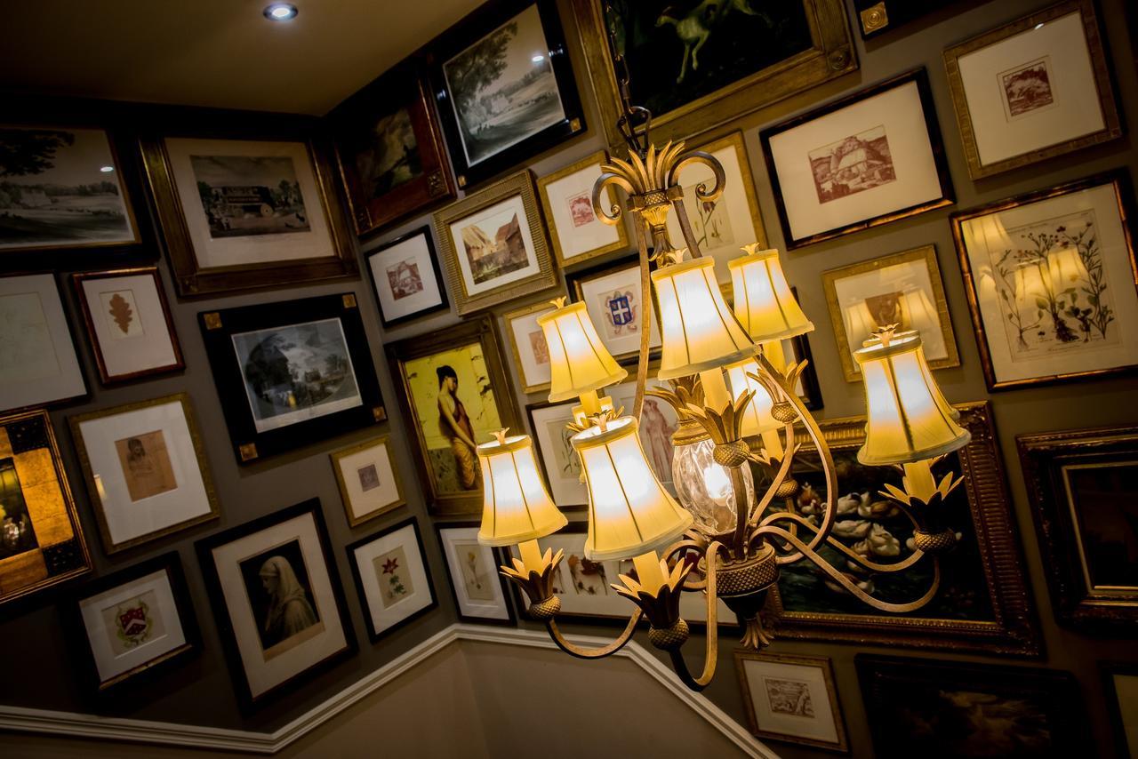 Worldhotels Distinctive Woughton House Hotel Милтон-Кейнс Экстерьер фото