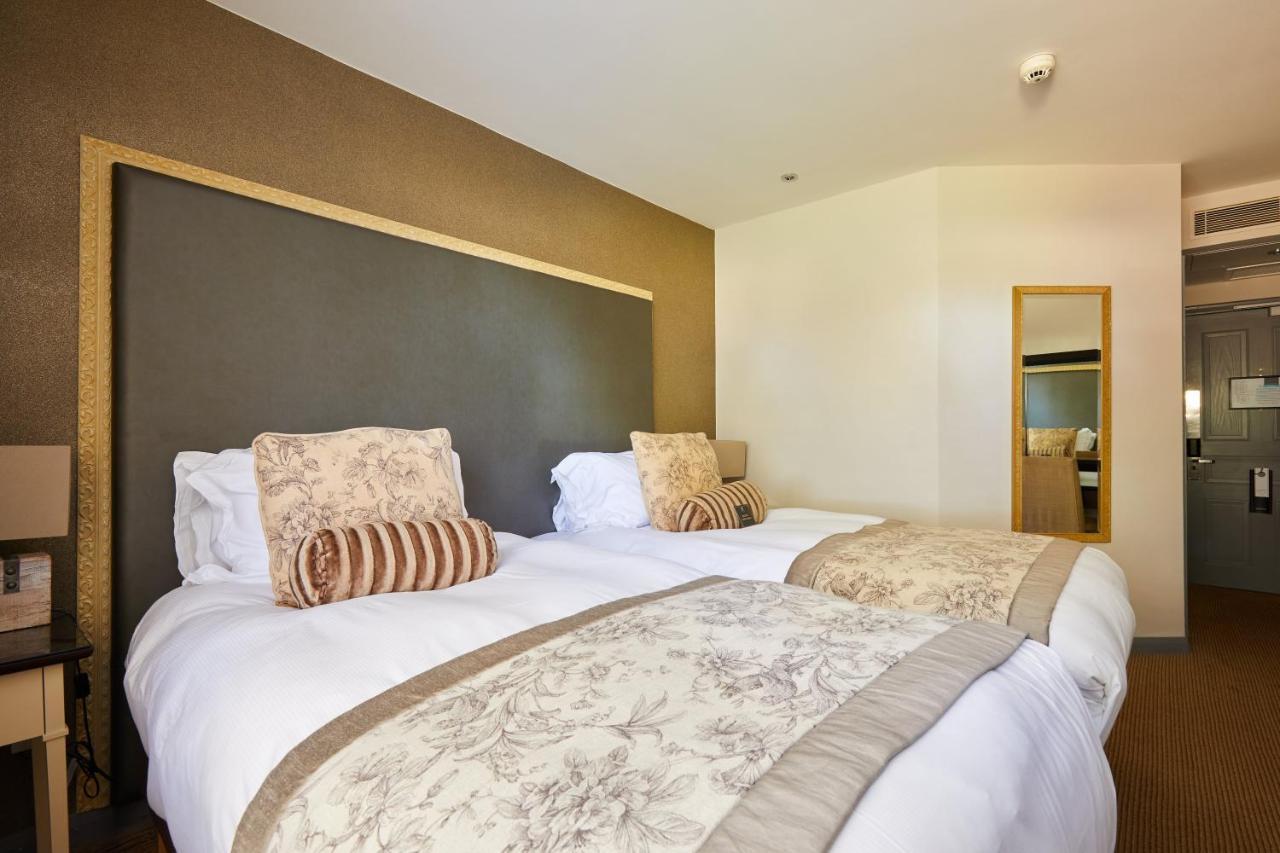 Worldhotels Distinctive Woughton House Hotel Милтон-Кейнс Экстерьер фото