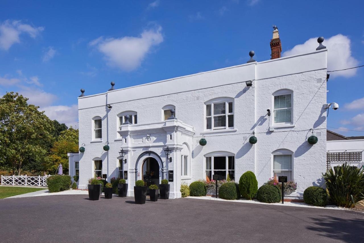 Worldhotels Distinctive Woughton House Hotel Милтон-Кейнс Экстерьер фото