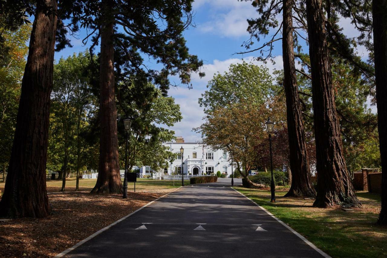 Worldhotels Distinctive Woughton House Hotel Милтон-Кейнс Экстерьер фото