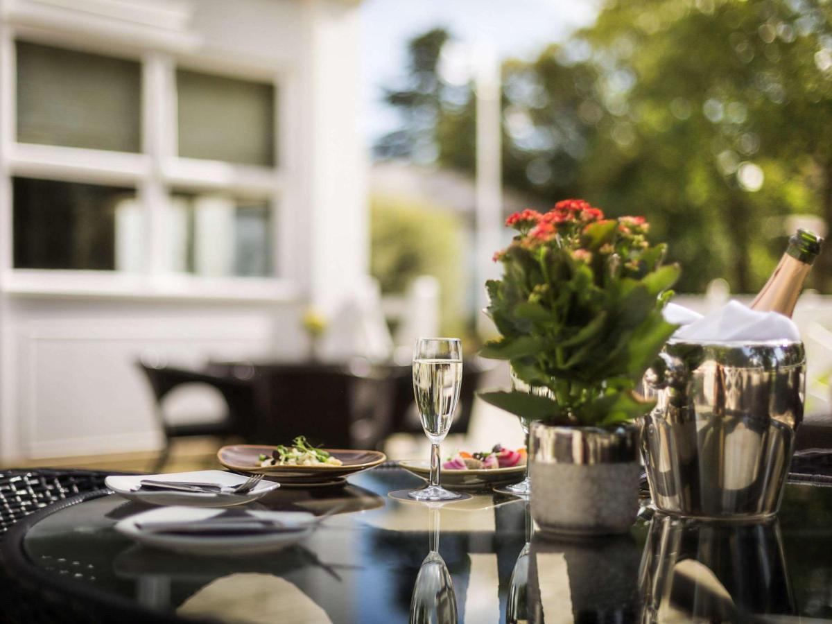 Worldhotels Distinctive Woughton House Hotel Милтон-Кейнс Экстерьер фото