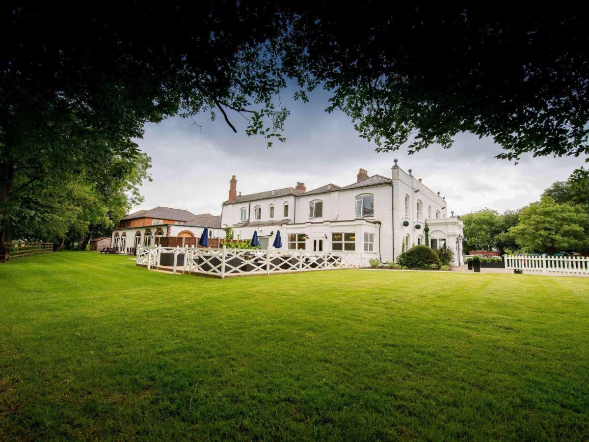 Worldhotels Distinctive Woughton House Hotel Милтон-Кейнс Экстерьер фото
