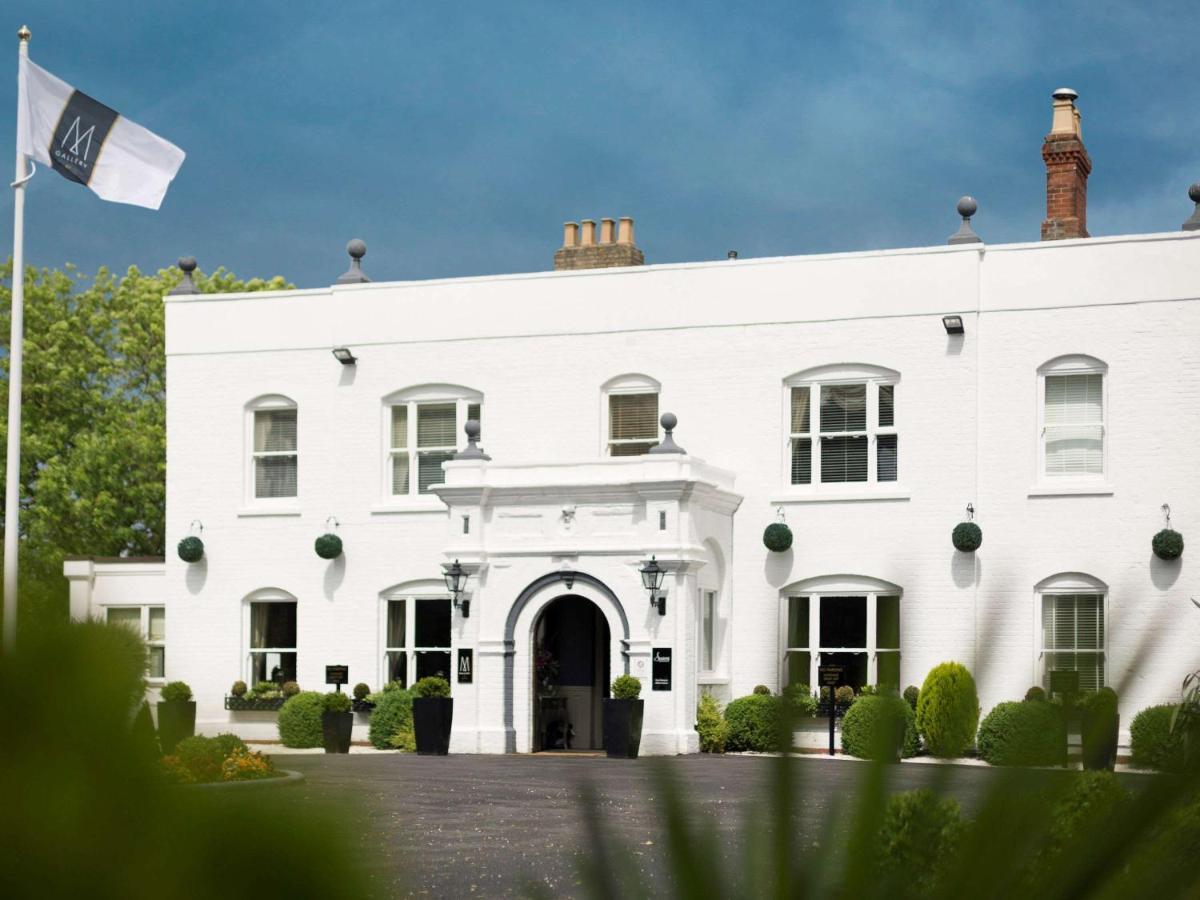 Worldhotels Distinctive Woughton House Hotel Милтон-Кейнс Экстерьер фото